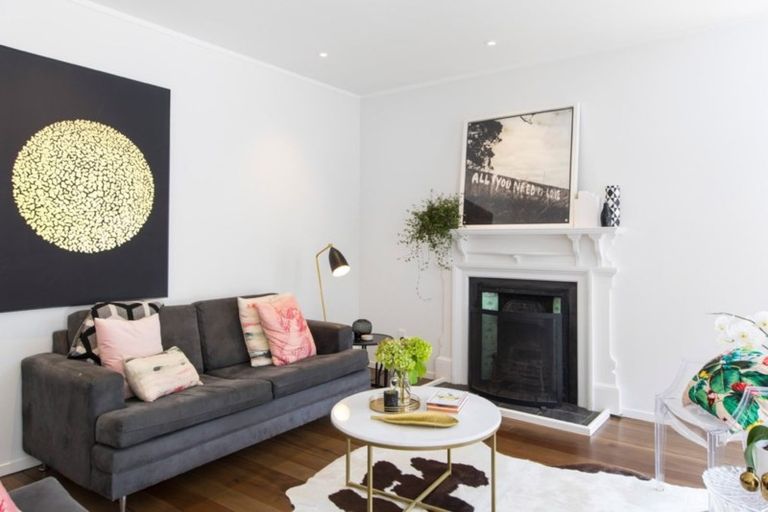 Photo of property in 19 Martin Avenue, Beckenham, Christchurch, 8023