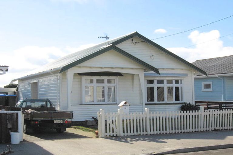 Photo of property in 83 Endeavour Street, Lyall Bay, Wellington, 6022