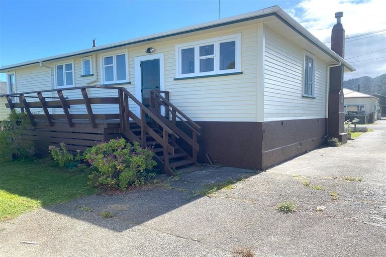 Photo of property in 14 Peel Street, Cobden, Greymouth, 7802