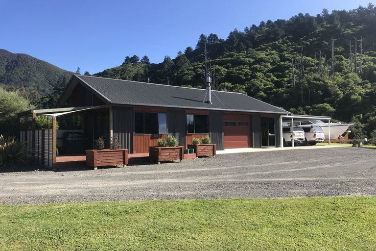 Photo of property in 120 Boons Valley Road, Waikawa, Picton, 7220