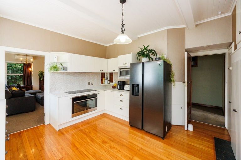 Photo of property in 11 Elmira Avenue, Hokowhitu, Palmerston North, 4410
