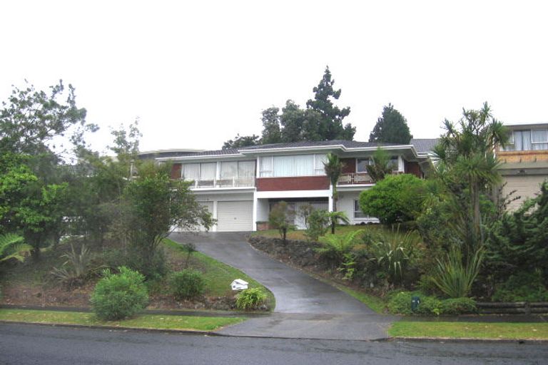 Photo of property in 35 Chelsea View Drive, Chatswood, Auckland, 0626