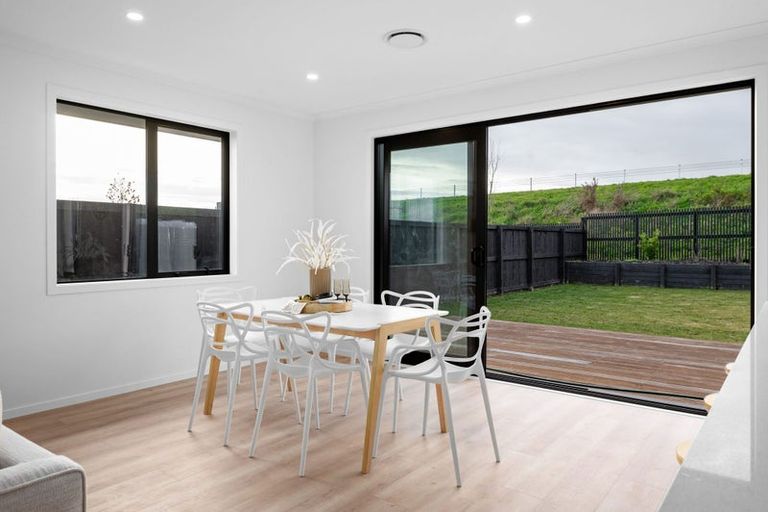 Photo of property in 39 Overton Street, Rototuna North, 3210