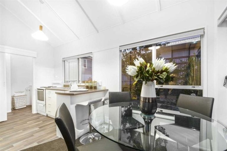 Photo of property in 2/22 Roberts Road, Glenfield, Auckland, 0629