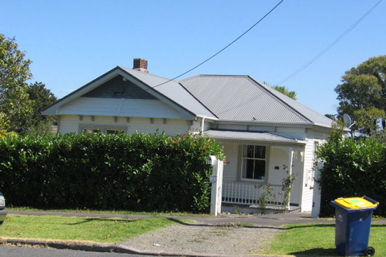 Photo of property in 11 Balmain Road, Birkenhead, Auckland, 0626
