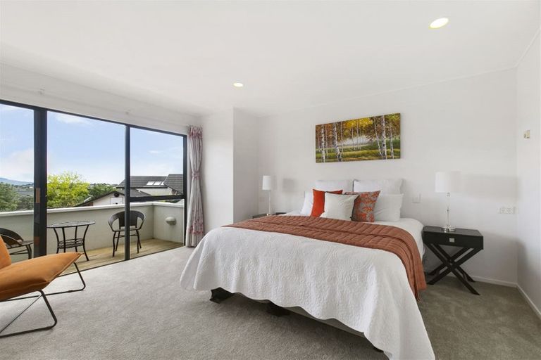 Photo of property in 8 Gillard Place, Eastern Beach, Auckland, 2012