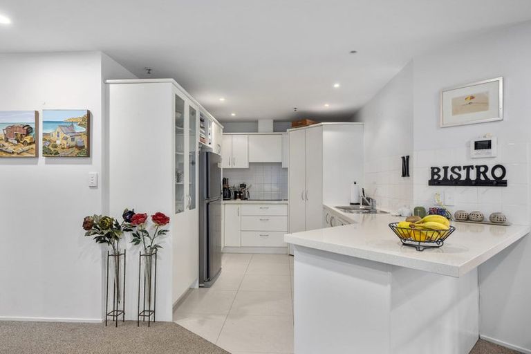 Photo of property in 1c/175 Hurstmere Road, Takapuna, Auckland, 0622