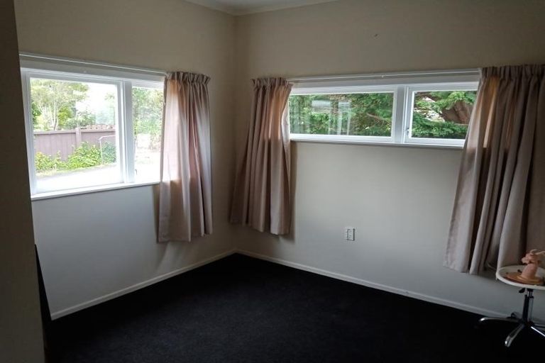 Photo of property in 12 Clapham Grove, Stokes Valley, Lower Hutt, 5019