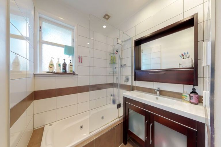 Photo of property in 20 Larsen Crescent, Tawa, Wellington, 5028