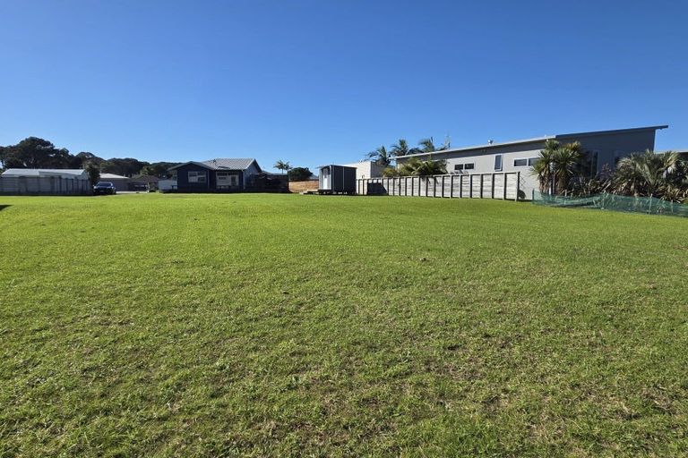 Photo of property in 137 Kelly Jade Avenue, Matarangi, Whitianga, 3592