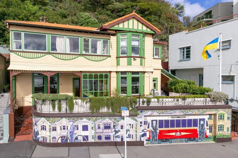 Photo of property in 186 Oriental Parade, Oriental Bay, Wellington, 6011