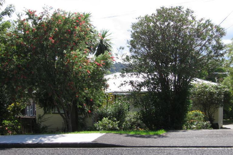 Photo of property in 99 Cliff View Drive, Green Bay, Auckland, 0604