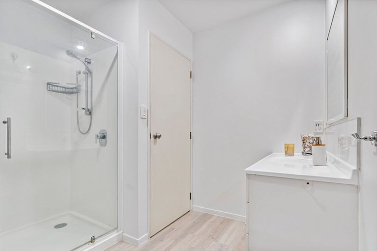 Photo of property in Lakeview Terrace, 27/14 Ambrico Place, New Lynn, Auckland, 0600