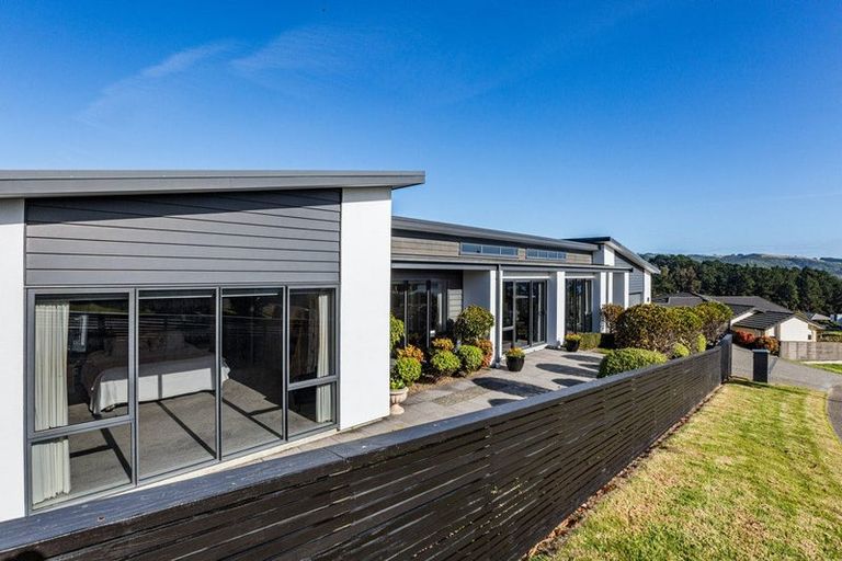 Photo of property in 6 The Fjord, Aotea, Porirua, 5024