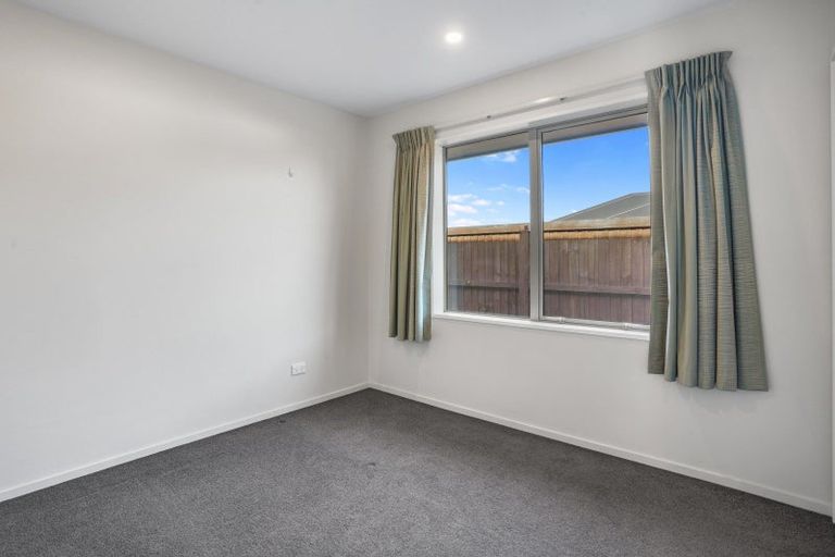 Photo of property in 12 Wattle Lane, Rangiora, 7400
