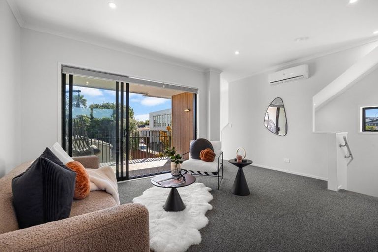 Photo of property in 8/5 Peachgrove Road, Te Atatu Peninsula, Auckland, 0610