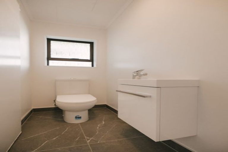 Photo of property in 2 Cypress Way, Levin, 5510