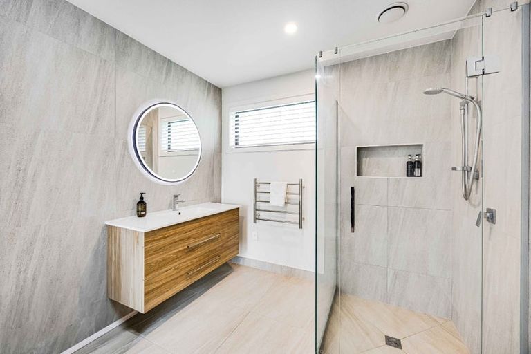 Photo of property in 2 Awatiro Drive, Kaukapakapa, 0871