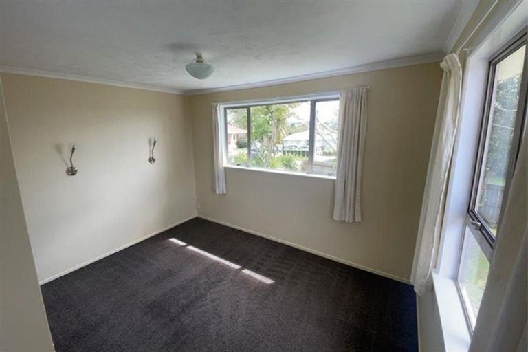 Photo of property in 39 Vera Road, Te Atatu South, Auckland, 0610