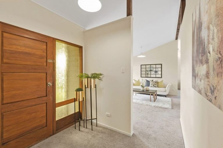 Photo of property in 487a Beach Road, Murrays Bay, Auckland, 0630