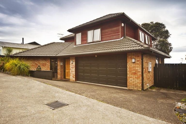 Photo of property in 19 Farquhar Road, Glendene, Auckland, 0602