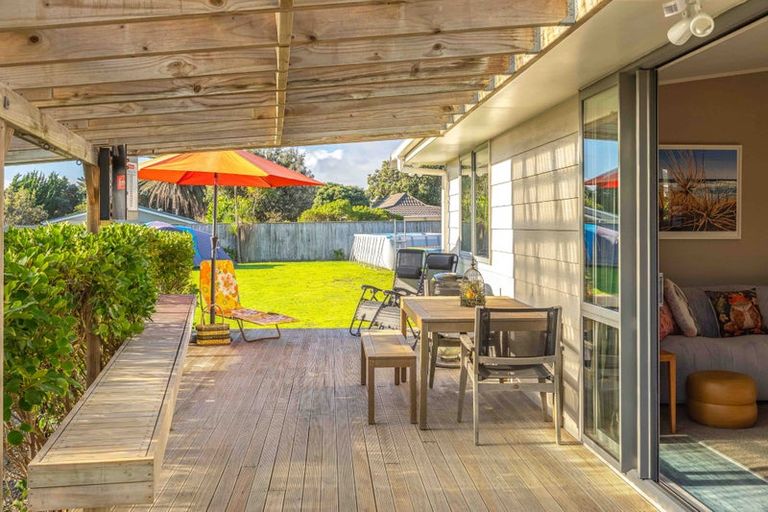Photo of property in 7 Eruini Street, Waikanae Beach, Waikanae, 5036