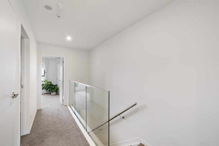 Photo of property in 18 Peony Mews, Oteha, Auckland, 0632