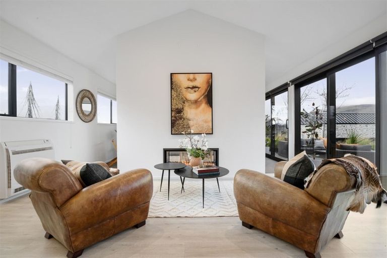 Photo of property in 7 Kinross Lane, Jacks Point, Queenstown, 9371