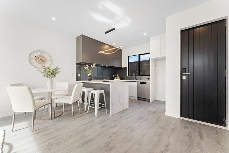 Photo of property in 7/122 Archibald Road, Kelston, Auckland, 0602