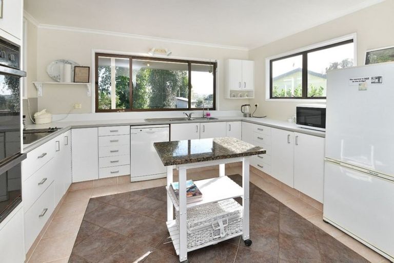 Photo of property in 14 Foster Crescent, Snells Beach, 0920