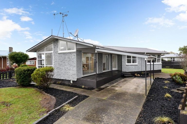 Photo of property in 10 Bremridge Place, Melville, Hamilton, 3206