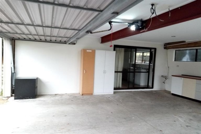 Photo of property in 118 Bradbury Road, Botany Downs, Auckland, 2010