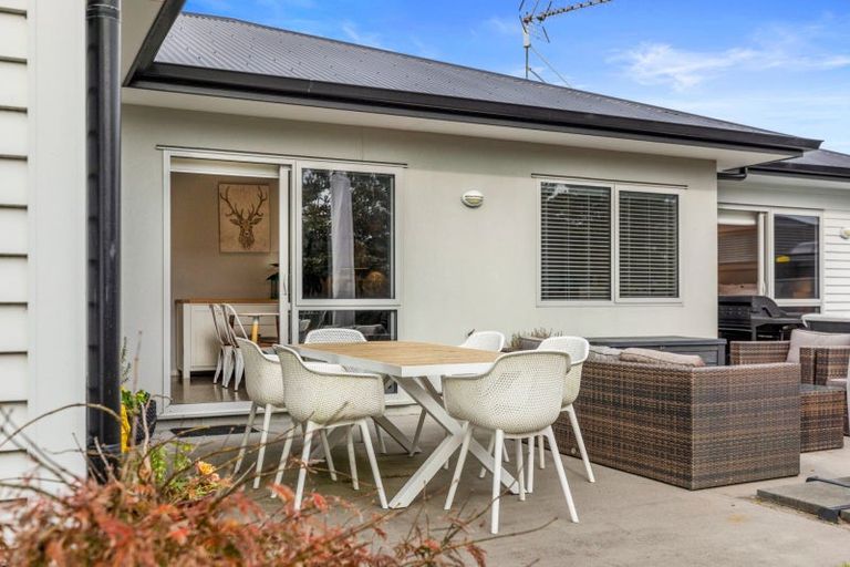 Photo of property in 16 Raiha Street, Papamoa Beach, Papamoa, 3118