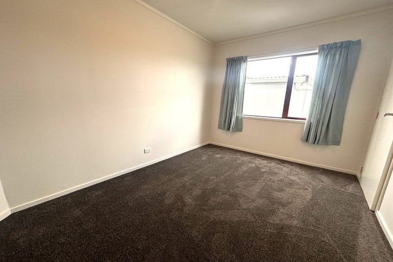 Photo of property in 2/21 Solveig Place, Randwick Park, Auckland, 2105