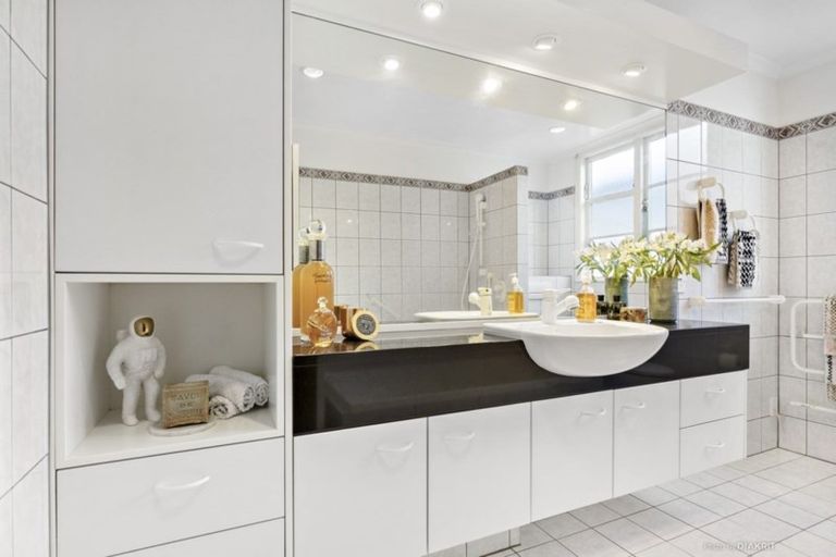 Photo of property in 2 Maida Vale Road, Roseneath, Wellington, 6011