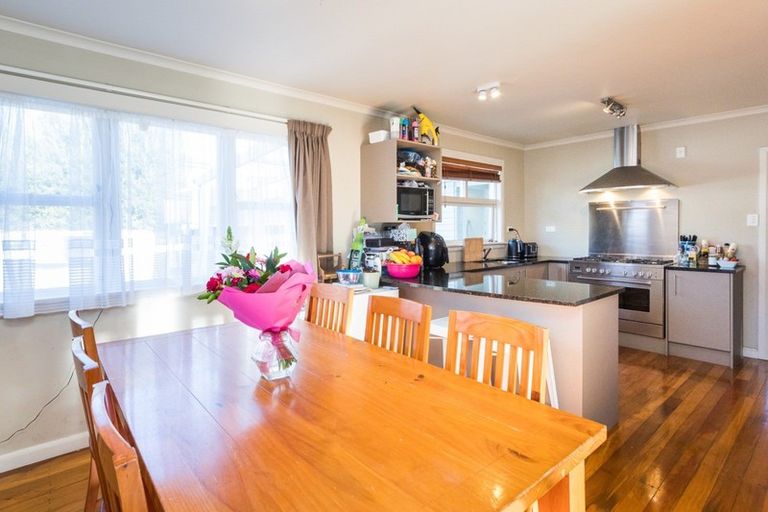 Photo of property in 4 Woodstock Place, Hokowhitu, Palmerston North, 4410