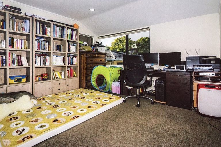 Photo of property in 1/19 Bond Crescent, Forrest Hill, Auckland, 0620