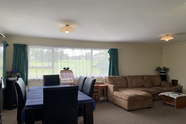 Photo of property in 10 Ciprian Place, Henderson, Auckland, 0612