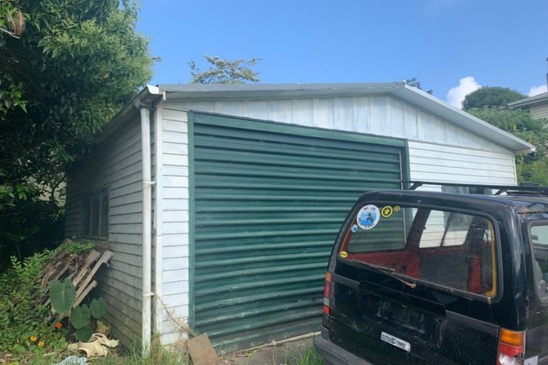 Photo of property in 727 Swanson Road, Swanson, Auckland, 0612