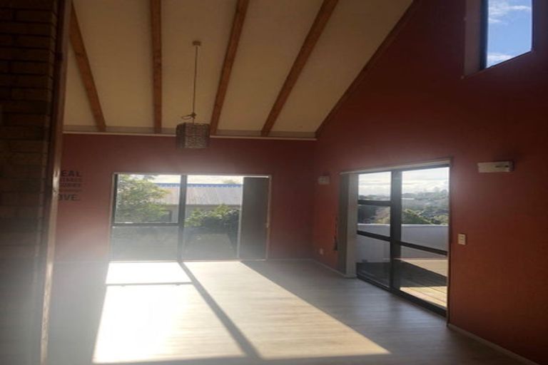 Photo of property in 43 Greenvalley Rise, Glenfield, Auckland, 0629