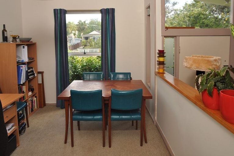 Photo of property in 15 Salamanca Road, Sunnynook, Auckland, 0620