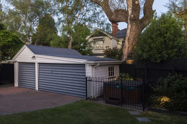 Photo of property in 108 Clyde Road, Ilam, Christchurch, 8041