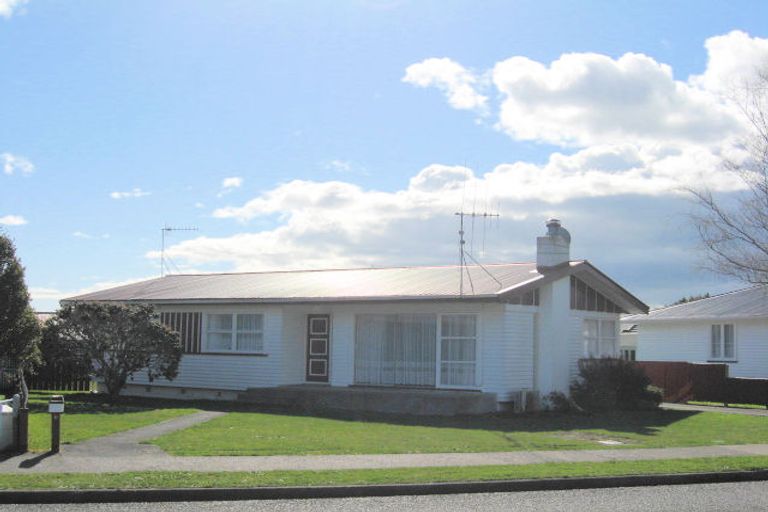 Photo of property in 6 Balmoral Street, Levin, 5510