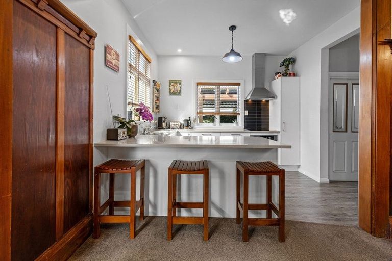 Photo of property in 102 Somerfield Street, Somerfield, Christchurch, 8024