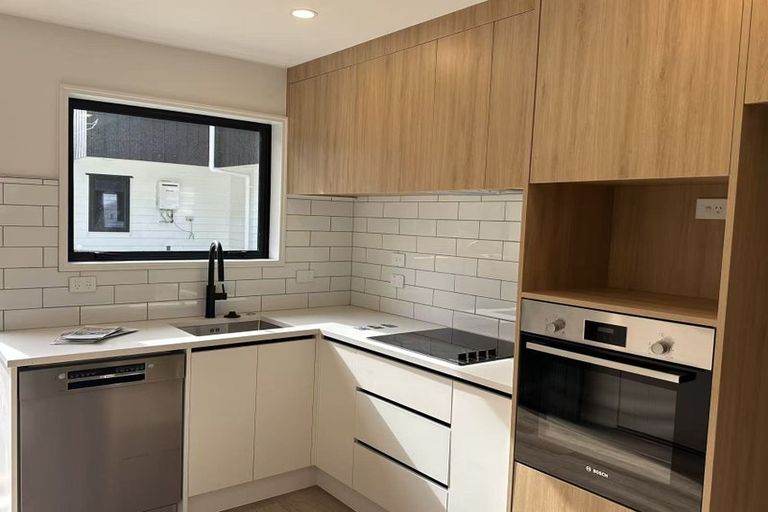 Photo of property in 6d Glennandrew Drive, Half Moon Bay, Auckland, 2012