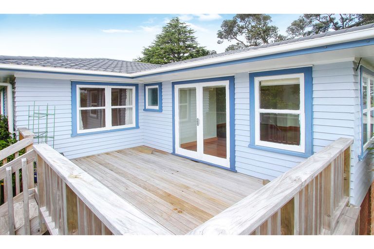 Photo of property in 24 Howard Road, Northcote, Auckland, 0627