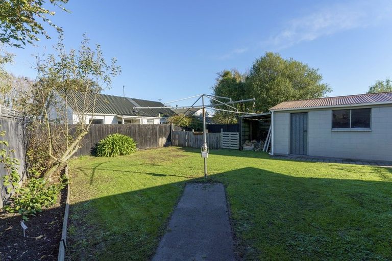 Photo of property in 6 Clivedon Place, Redwood, Christchurch, 8051