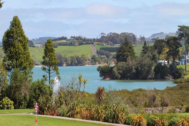 Photo of property in 25 Stella Drive, Clarks Beach, 2122