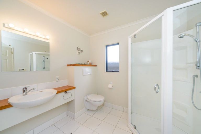 Photo of property in 100 Summerhill Drive, Fitzherbert, Palmerston North, 4410