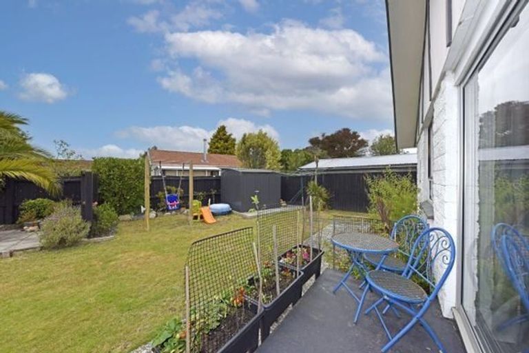 Photo of property in 2/50 Valecrest Avenue, Parklands, Christchurch, 8083
